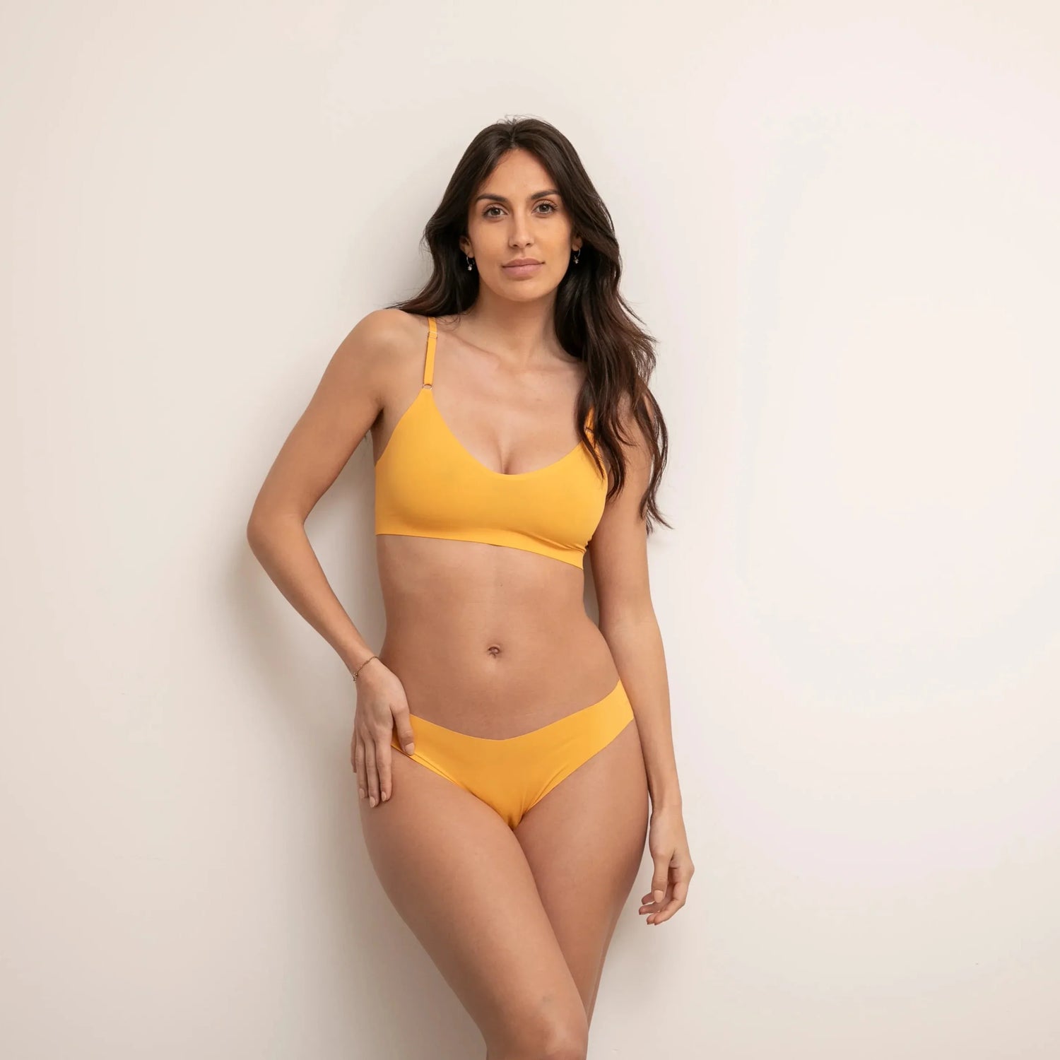 LOUNA® | ENSEMBLE AJUSTABLE SANS ARMATURES AVEC CULOTTE TANGA